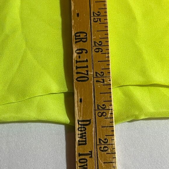 Vince Camuto Womens Tunic Top Blouse‎ Medium Sleeveless Neon Yellow V-Neck - Picture 5 of 5